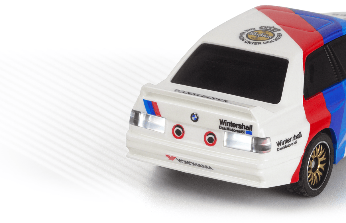 HPI nano-TTR BMW M3 Warsteiner Beyaz — üç renkli WTC yarış livery'si 1/64 RC araba - arka detay - LED