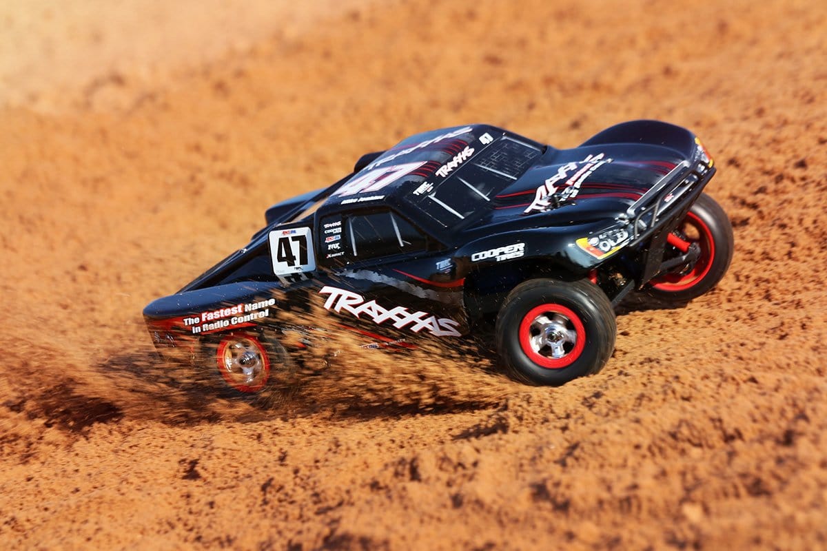 TRAXXAS 1/16 SLASH 4X4 RC Araba