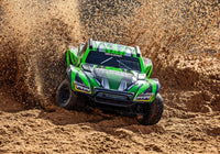[Action] Traxxas Maxx Slash 6S - yeşil kaporta yoğun toz püskürterek arazi sürüşü