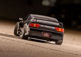 [Action] Traxxas 4-Tec 240SX - siyah araç pistte arka aksiyon