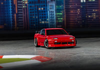 [Action] Traxxas 4-Tec 240SX - kırmızı araç drift pistinde ön çeyrek