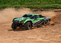 [Action] Traxxas Slash 2WD XL-5 - yeşil kasalı RC short course truck toprak pistte aksiyon halinde