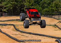 [Action] Traxxas X-Monster - kırmızı kasa ile toprak pistte atlayış