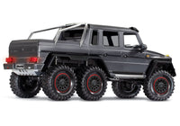 [Dış] Traxxas G63 6x6 - gri stüdyo arka çapraz görünüm