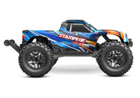 [Dış] Traxxas Stampede VXL-3S - Turuncu monster truck stüdyo yan profil tam görünüm