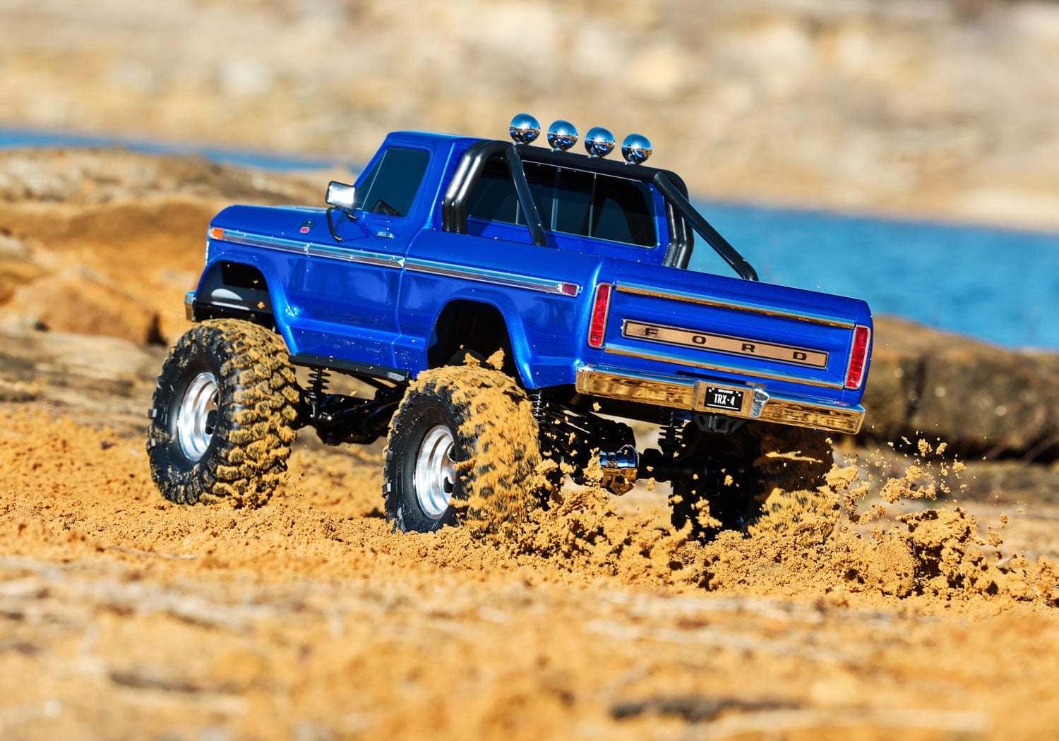 [Action] Traxxas F-150 Ranger - kumda arkadan toprak savururken
