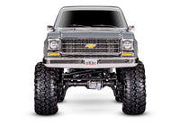[Dış] Traxxas K10 Cheyenne - gri stüdyo çekimi, önden tam görünüm