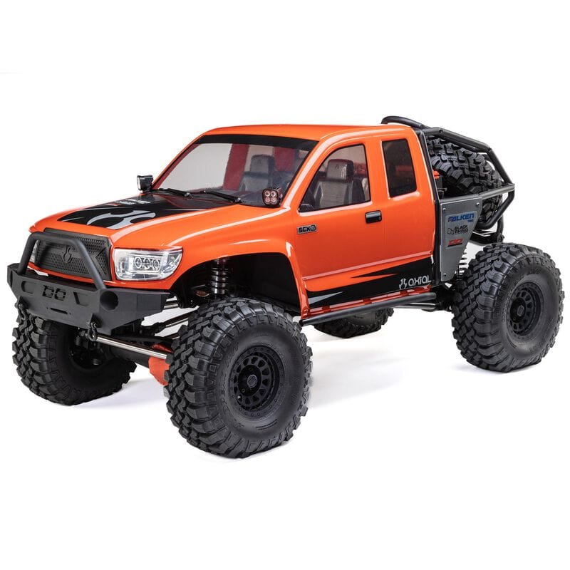 [Dış] Axial SCX6 Trail Honcho - turuncu araç stüdyo çekimi, ön çapraz görünüm