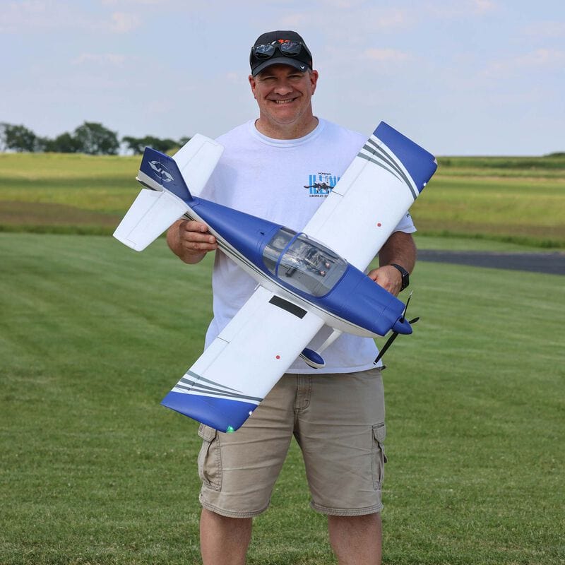 [Boyut] E-Flite RV-7 1.1m - Pilotun elinde boyut karşılaştırması