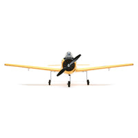 [Dış] E-flite T-28 Trojan 1.1m - Stüdyo çekimi, önden görünüm, radyal motor kaporta detayı