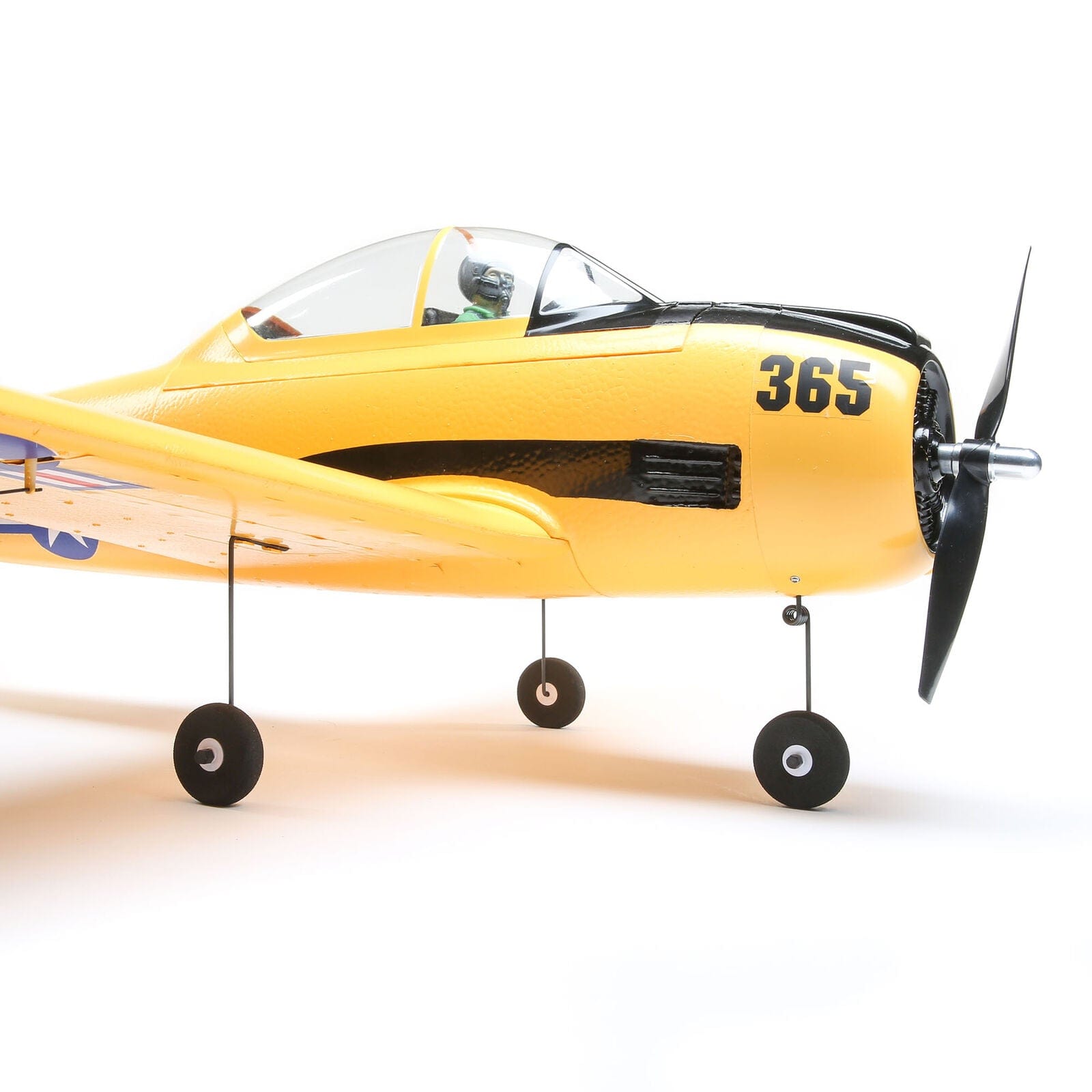 [Detay] E-flite T-28 Trojan 1.1m - Ön gövde yakın çekim, burun bölümü ve iniş takımları