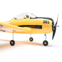 [Detay] E-flite T-28 Trojan 1.1m - Ön gövde yakın çekim, burun bölümü ve iniş takımları