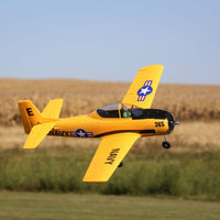 [Havada] E-flite T-28 Trojan 1.1m - Tarla üzerinde alçak uçuş, iniş takımları açık