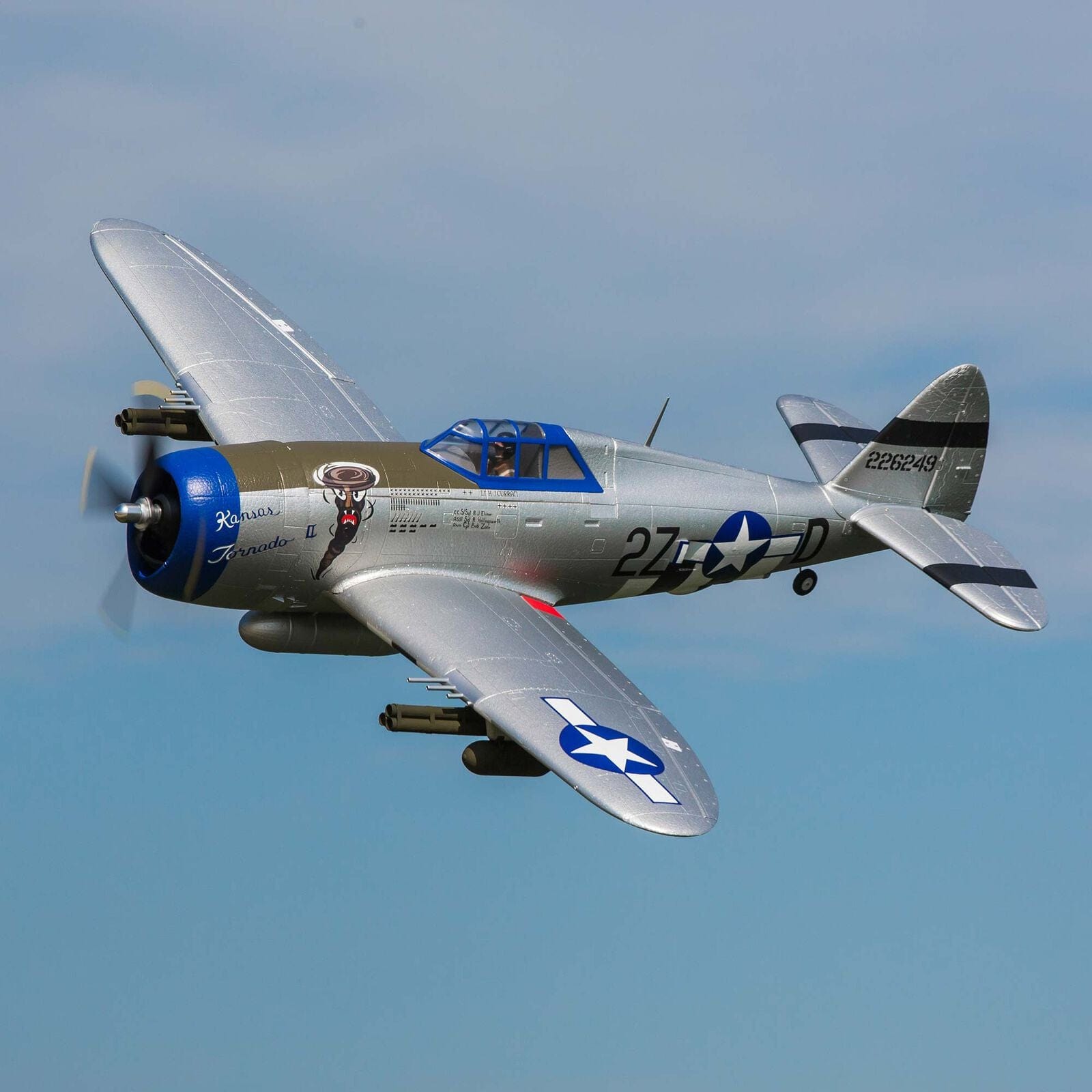 [Havada] E-flite P-47 Razorback 1.2m - Tırmanış uçuşu, burun sanatı ve kanat üst görünümü