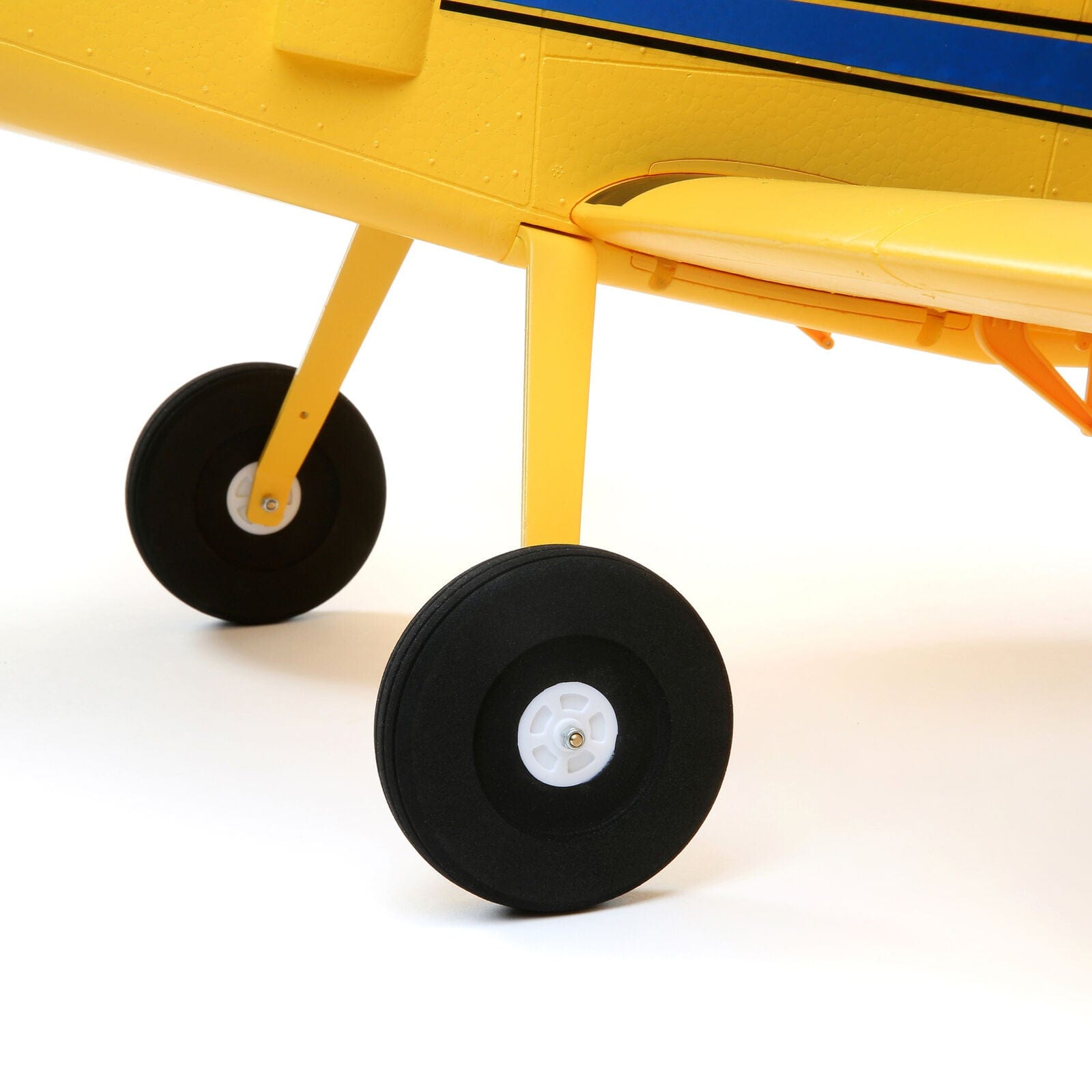 [Detay] E-Flite Air Tractor 1.5m BNF - Ana iniş takımı ve büyük tekerlekler yakın çekim