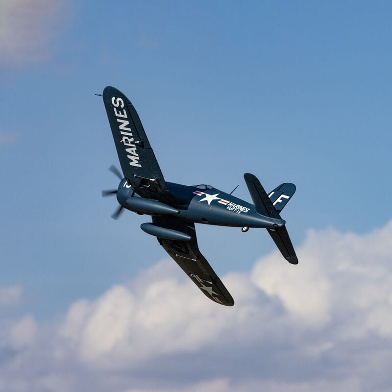[Havada] E-flite F4U-4 Corsair 1.2m - Mavi gökyüzünde keskin viraj manevras