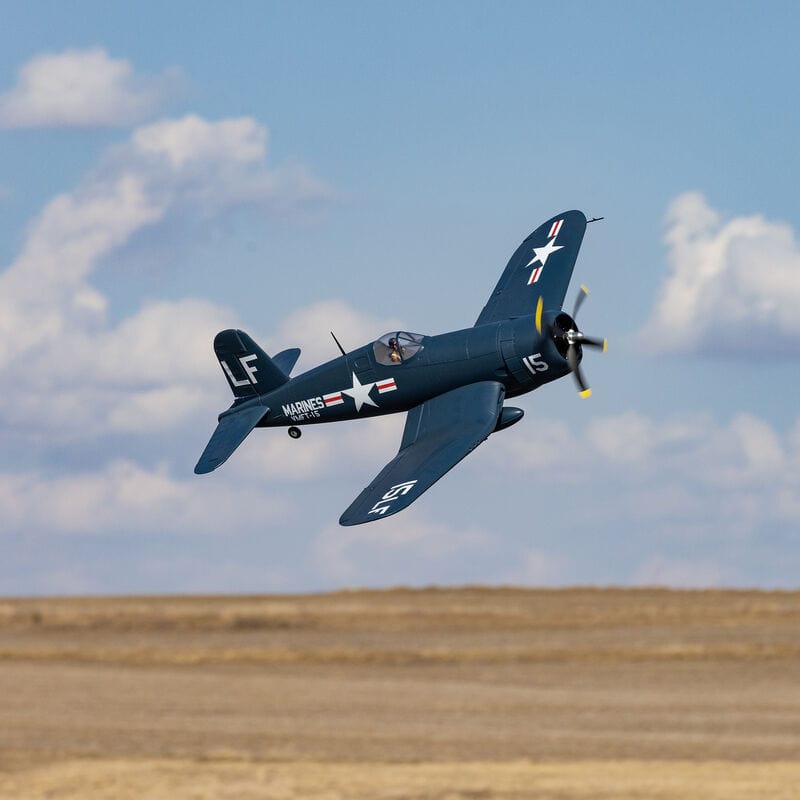 [Havada] E-flite F4U-4 Corsair 1.2m - Tarla üzerinde alçak geçiş uçuşu