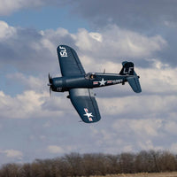 [Havada] E-flite F4U-4 Corsair 1.2m - Bulutlu gökyüzünde eğimli viraj