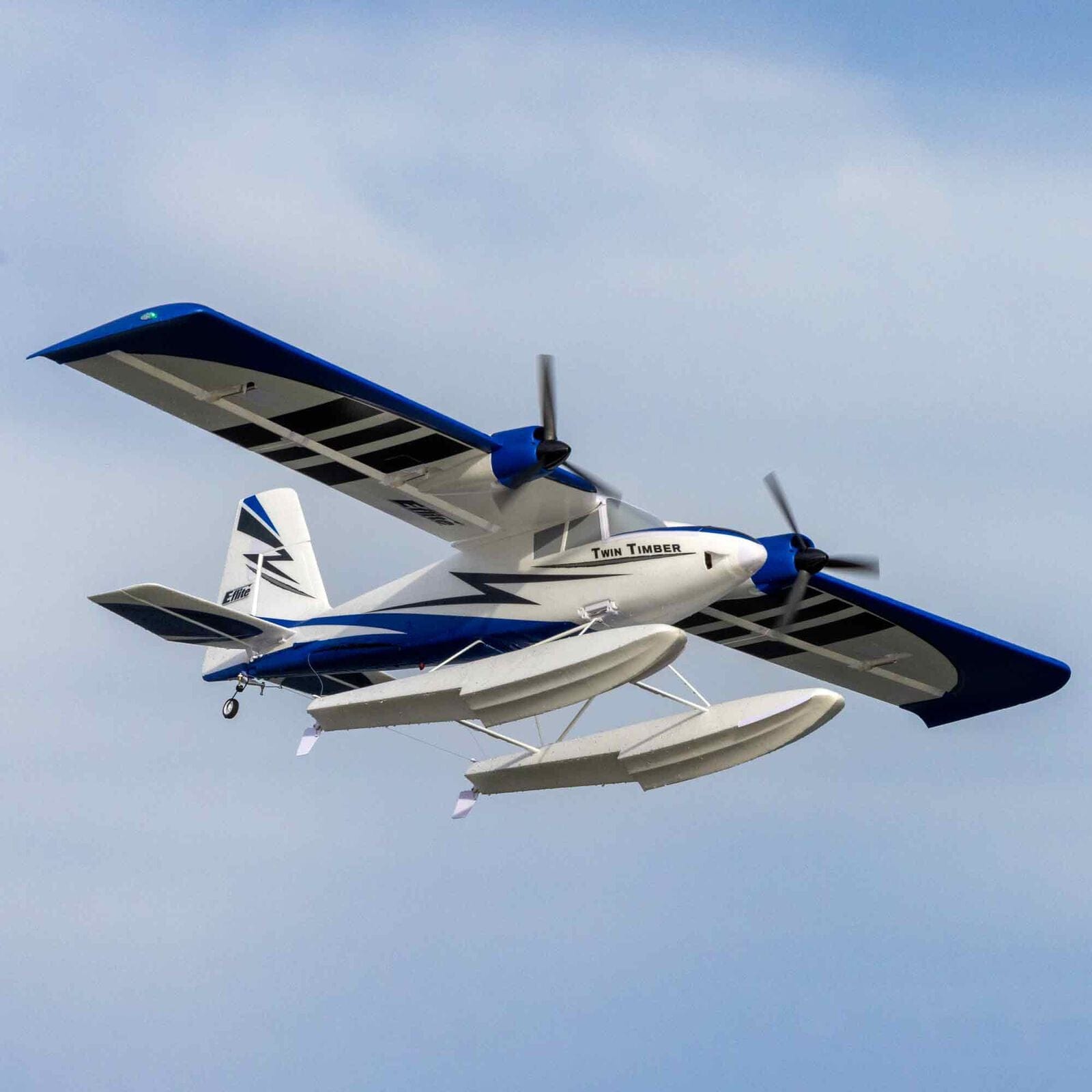 [Havada] E-Flite Twin Timber 1.6m - Şamandıralı versiyon bulutlu gökyüzünde uçuş
