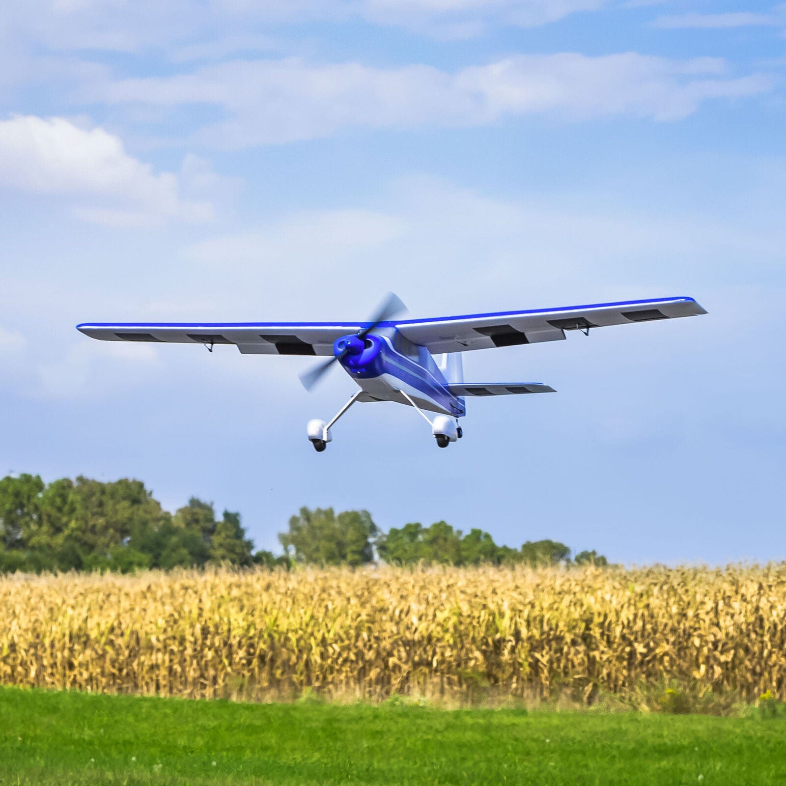 [Havada] E-Flite Valiant 1.3m BNF Basic - Mısır tarlası üzerinde alçak geçiş