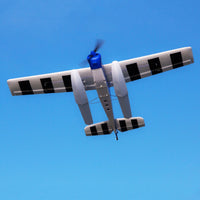[Havada] E-Flite Valiant 1.3m BNF Basic - Alttan çekim, kanat yapısı ve iniş takımı görünüyor