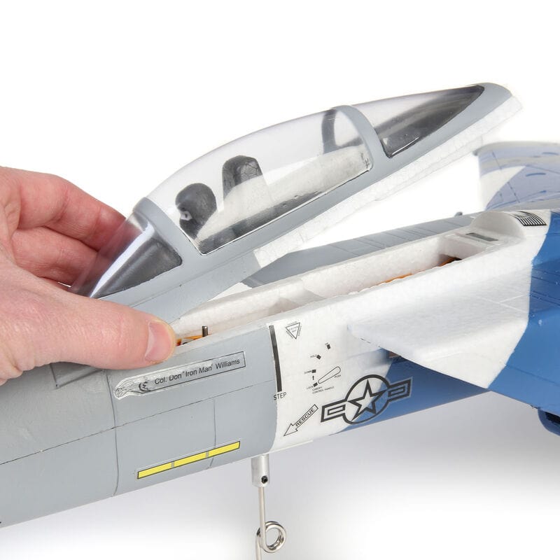 [Motor] E-flite F-15 Eagle 64mm EDF - kanopi açık, batarya bölmesi görünümü