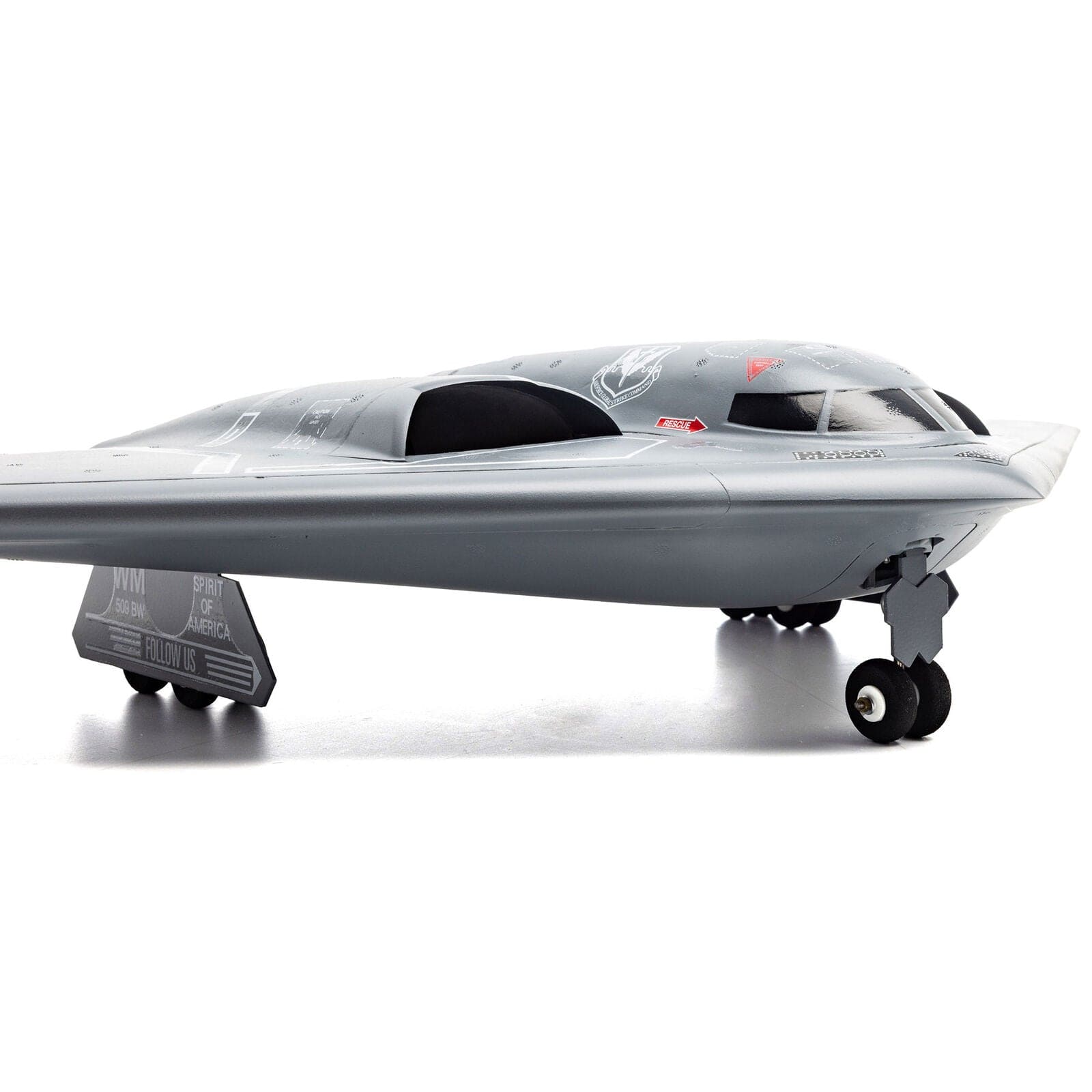 [Motor] E-flite Micro B-2 Spirit Twin 30mm EDF - Önden yakın çekim, ikiz EDF hava girişleri ve iniş takımı