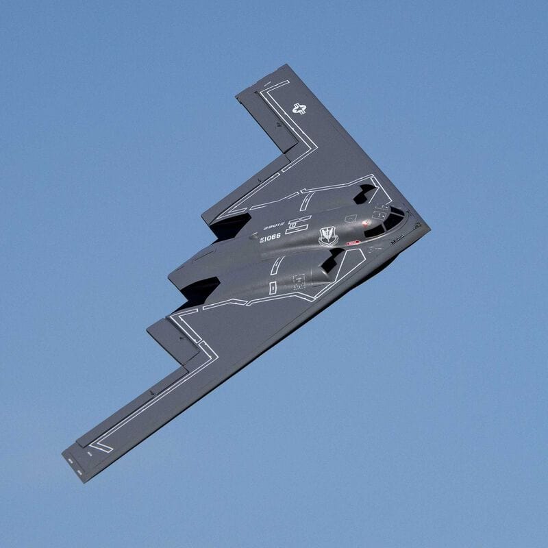 [Boyut] E-flite Micro B-2 Spirit Twin 30mm EDF - Elde tutulan alt görünüm, boyut referansı