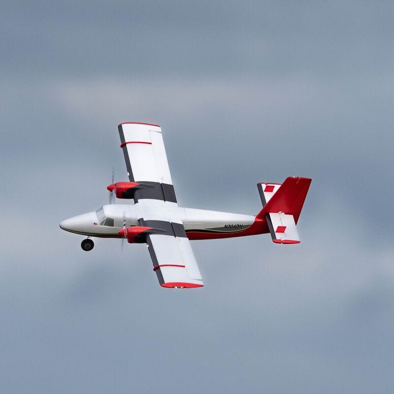 [Havada] E-Flite UMX Twin Otter BNF Basic - Bulutlu havada yan profil uçuş
