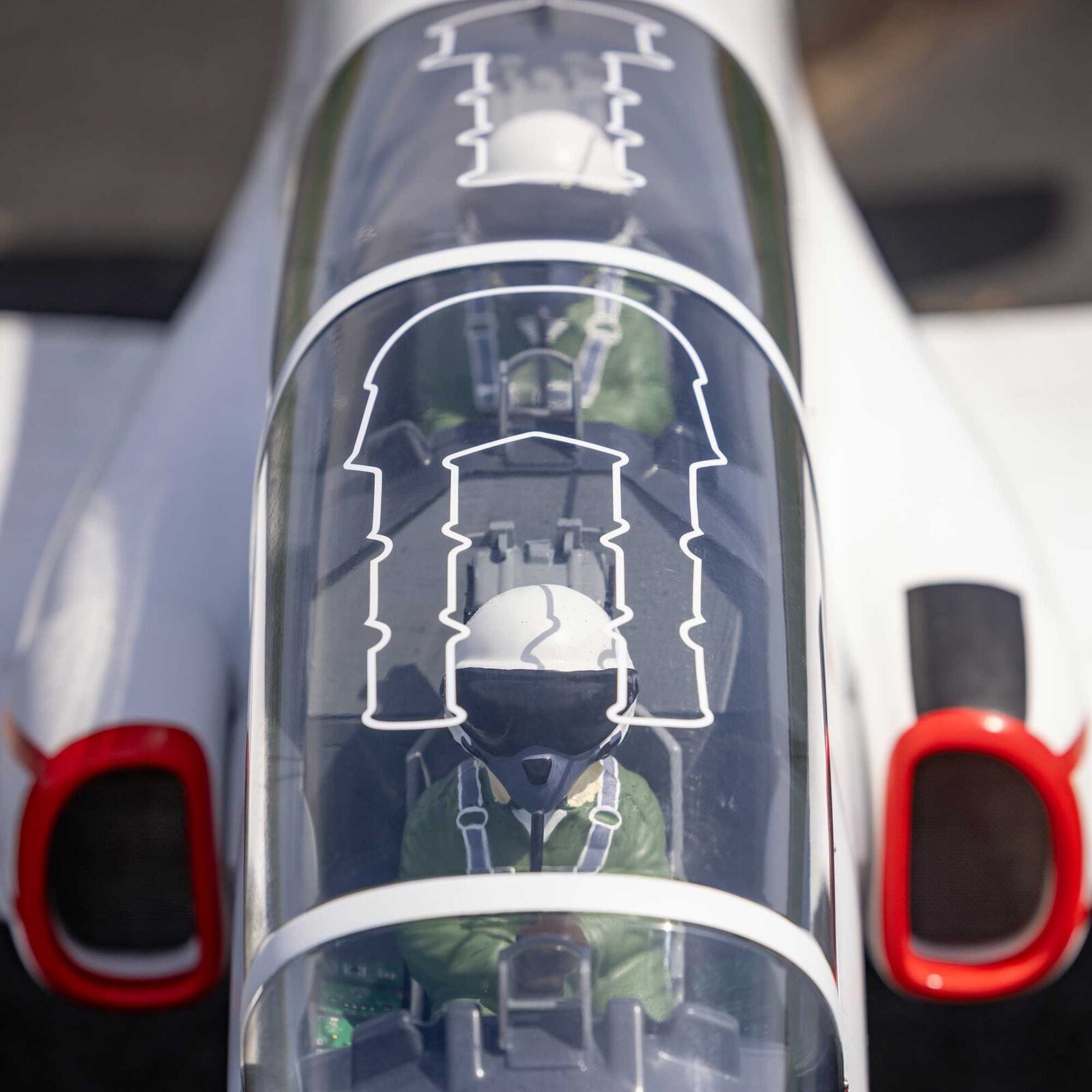 [Detay] Hangar 9 Hawk T-45 ARF - Kokpit üstten görünüm, çift pilot figürü
