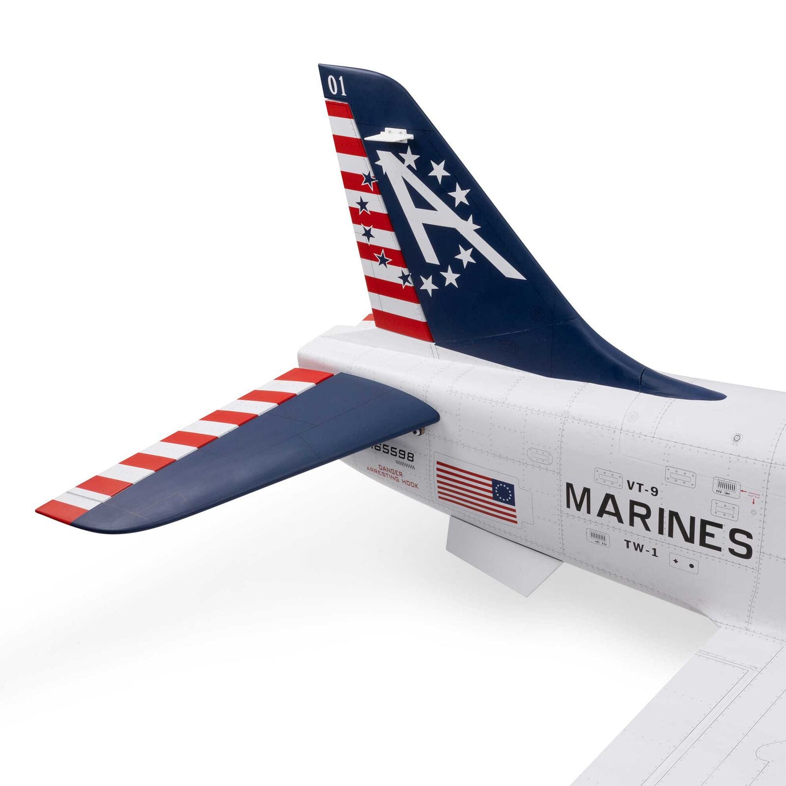[Detay] Hangar 9 Hawk T-45 ARF - Dikey stabilizatör, Marines deseni yakından
