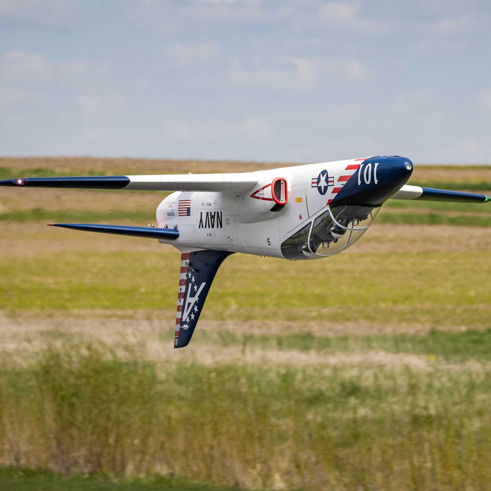 [Havada] Hangar 9 Hawk T-45 ARF - Ters uçuş manevrası, çimenlik arazi