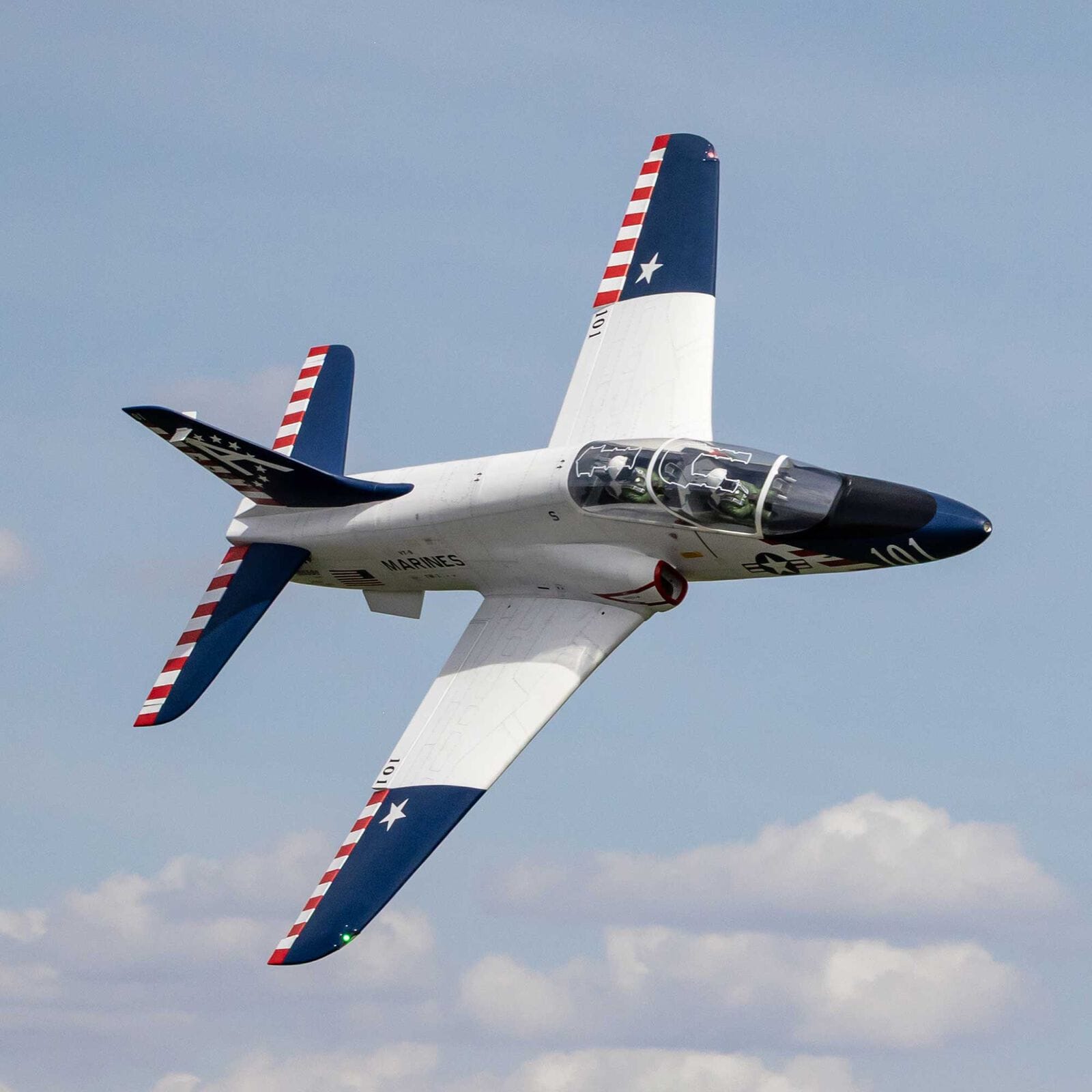 [Havada] Hangar 9 Hawk T-45 ARF - Dikine manevra, alttan görünüm