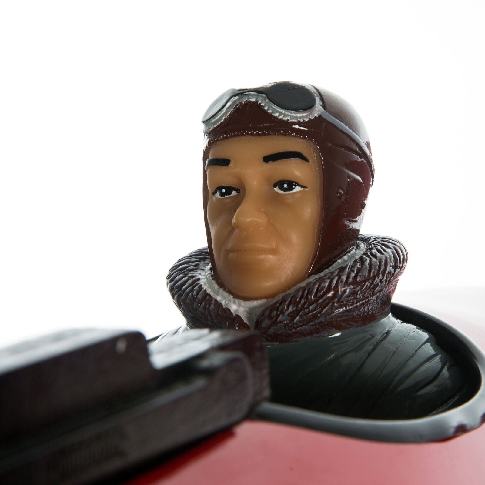 [Detay] Fokker D.VII 87 inç ARF - Kokpit pilot figürü yakın çekim, WWI dönemi kask ve gözlük