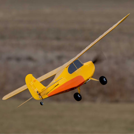 [Havada] HobbyZone Champ RTF SAFE — açık arazi üzerinde viraj uçuşu