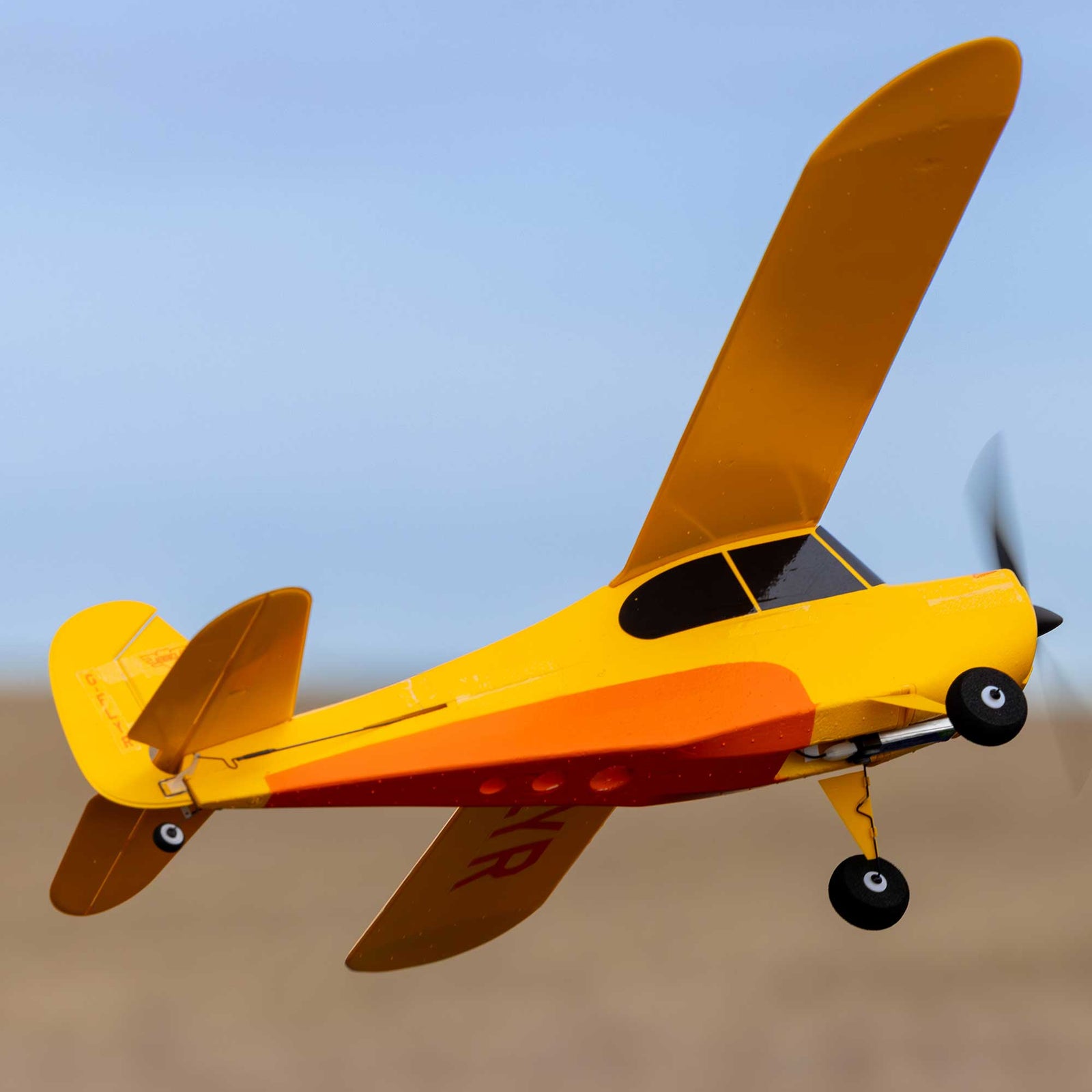 [Havada] HobbyZone Champ RTF SAFE — alçak irtifada düz uçuş
