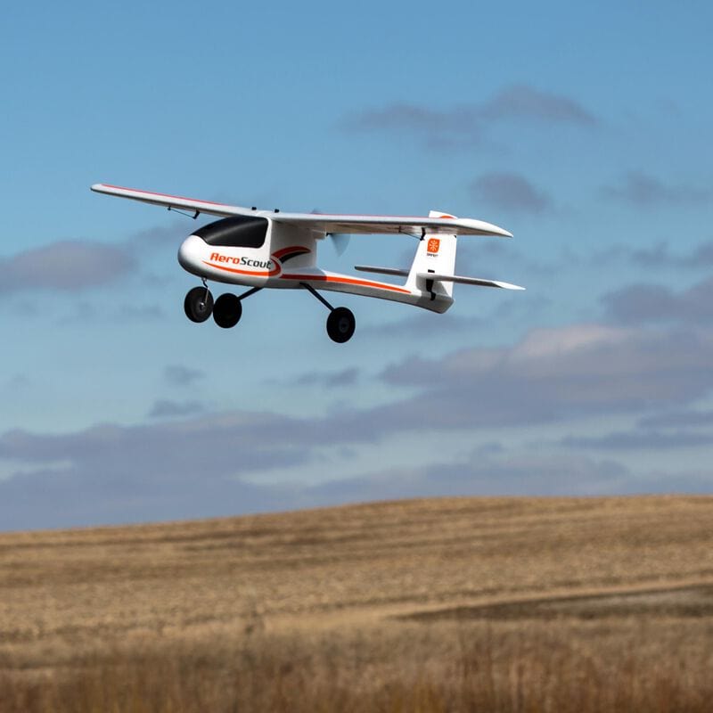 [Havada] HobbyZone AeroScout S 2 1.1m - Tarla üzerinde alçak geçiş uçuşu