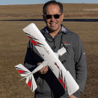 [Boyut] HobbyZone Apprentice STOL S 700mm RTF - Elde tutulan uçak, boyut karşılaştırması