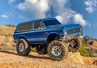 [Action] Traxxas K5 Blazer Combo - mavi gövde toprak tepe üzerinde