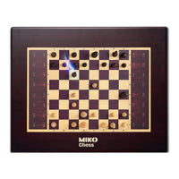 [Hareket] Miko Grand Kingdom yapay zekalı satranç tahtası — taş kendi kendine hareket ederken üstten görünüm