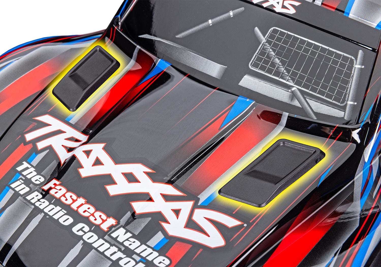 [Detay] Traxxas Slash 4x4 Combo - kırmızı-mavi karoseri kaputu ve Traxxas grafiği yakın çekim