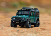 [Action] Traxxas TRX-4M Defender - yeşil araç kayalık arazide tırmanışta