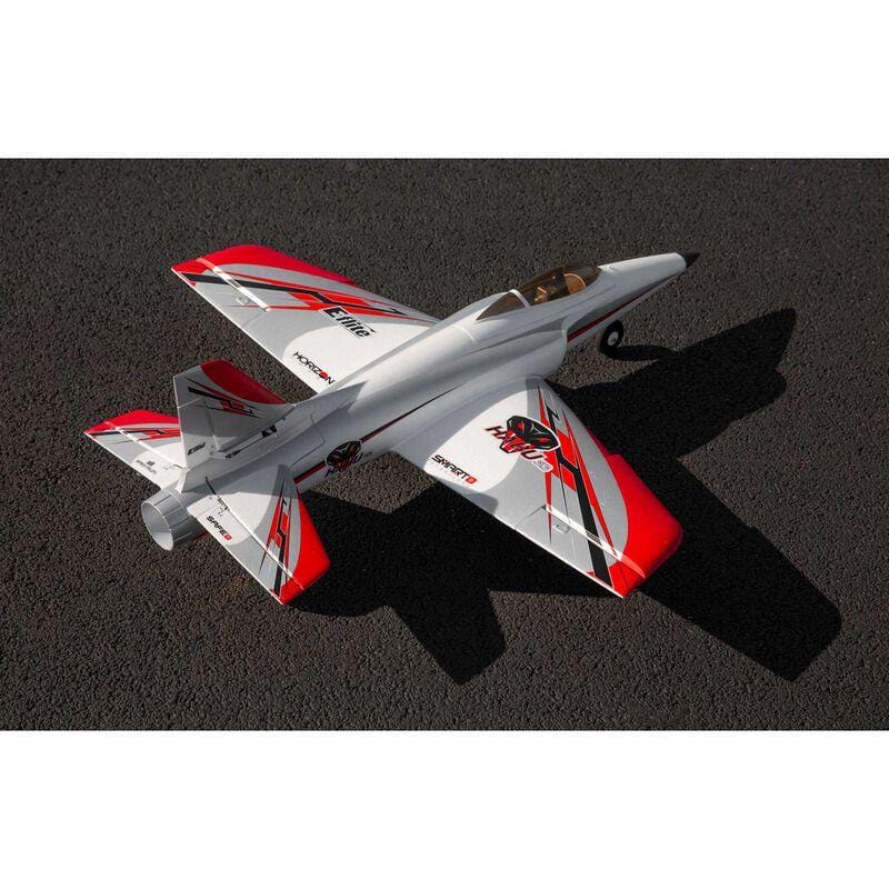 [Dış] E-Flite Habu STS 70mm EDF - Üstten 3/4 açılı görünüm, asfalt üzerinde