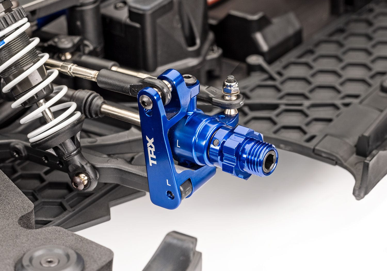 [Motor] Traxxas XO-1 - ön aks C-hub ve aks taşıyıcı yakın çekim