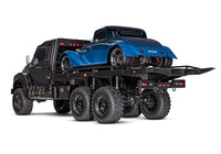 [Dış] Traxxas TRX-6 Hauler - stüdyo 3/4 arkadan, mavi hot rod flatbed üzerinde