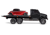 [Dış] Traxxas TRX-6 Hauler - stüdyo yan profil, kırmızı hot rod flatbed üzerinde yüklü