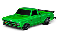 [Dış] Traxxas Drag Slash - yeşil araç stüdyoda önden 3/4 görünüm