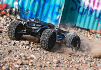 [Action] Traxxas Sledge - grafitili çakıllı arazide sürüş