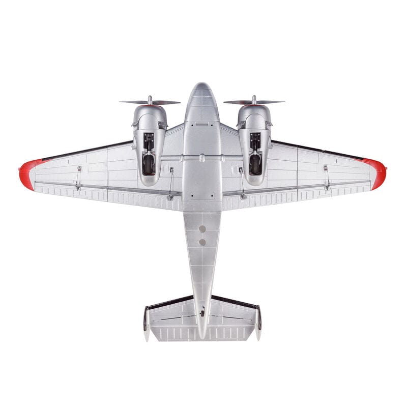 [Dış] E-flite Beechcraft D18 1.5m - Alttan görünüm, iniş takımları ve kanat detayı