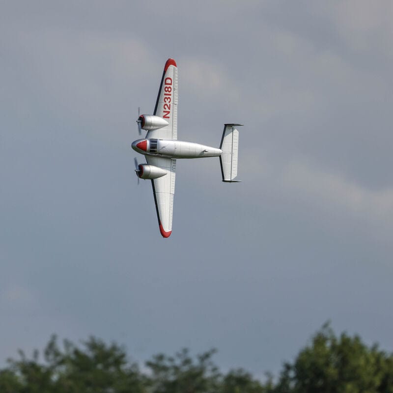 [Havada] E-flite Beechcraft D18 1.5m - Dikey manevra, gökyüzünde viraj